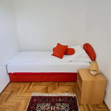 R Villa