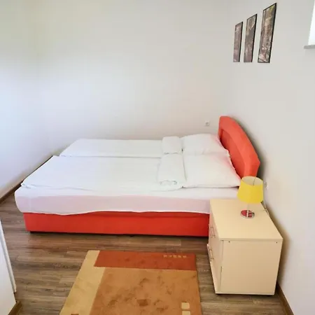 Villa R